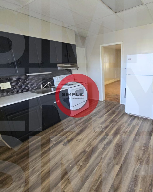 Building Photo - 170 Clymer St Unit Apartment 1