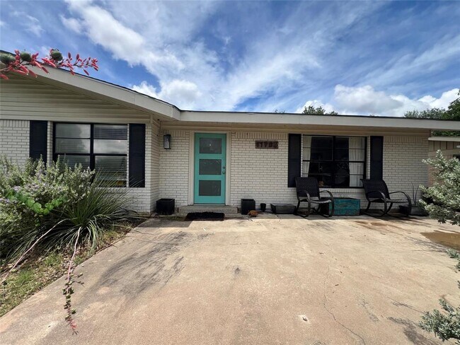 Photo - 11702 Oak Trail