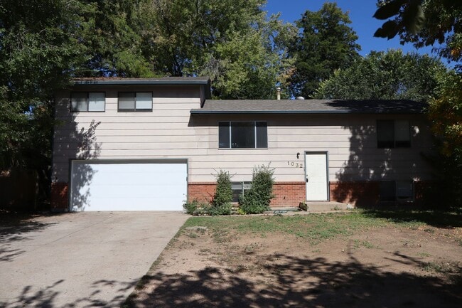 Beautiful Split-Level 6BR Home with Attach... - Beautiful Split-Level 6BR Home with Attach...