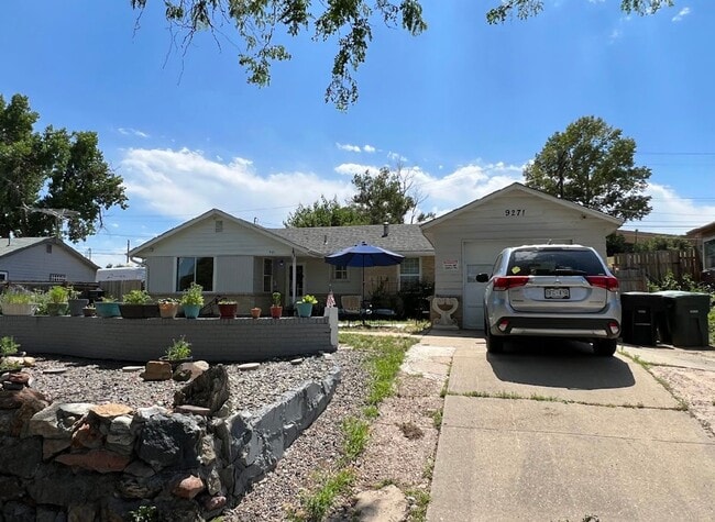 Building Photo - Adorable 3 bed/1.5 bath house with yard