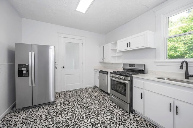 108 E Daniels St Unit 1