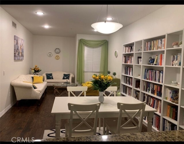Photo - 931 E Walnut St Unit 201