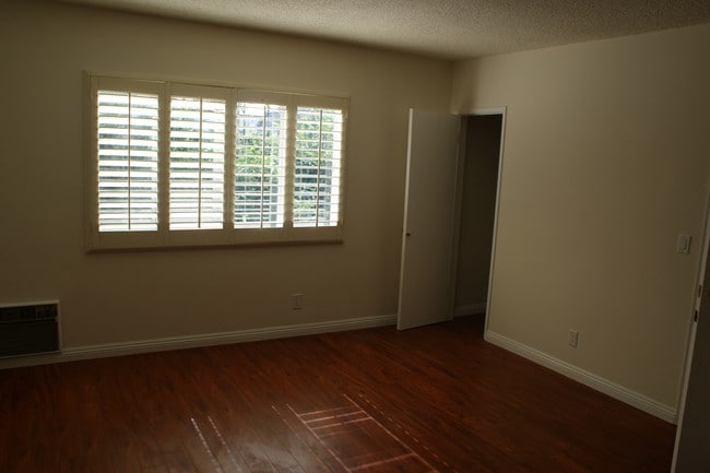 Living room - 642 Huntley Dr Unit #3