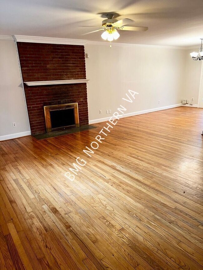 Photo - 832 Leigh Mill Rd