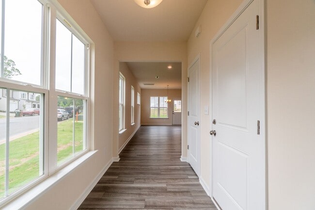 Photo - Comfortable home in a great area!