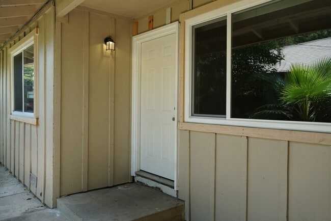 Photo - 3 bedroom 1 bath duplex in the wonderful city of Fair Oaks!