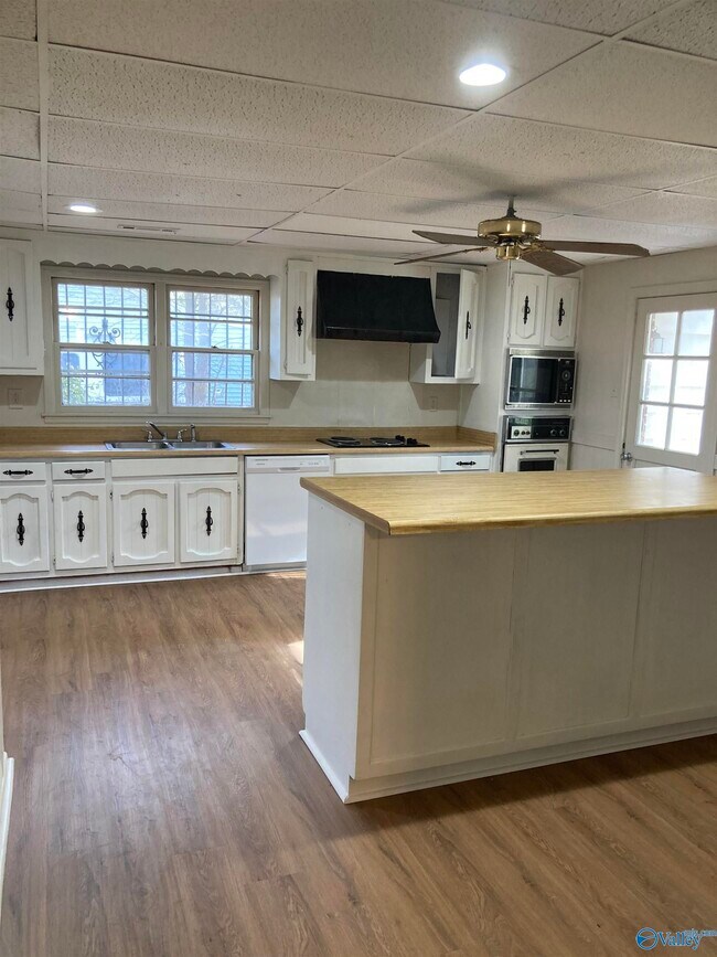 Photo - 3205 Hillandale Rd NW