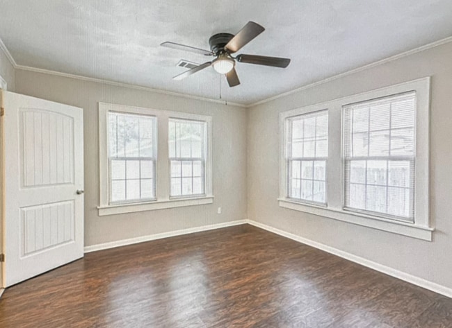 Photo - 208 W Lobit Ave