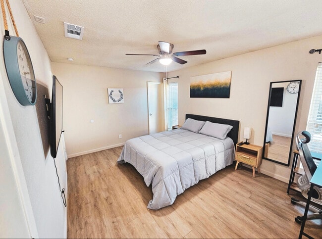 Photo - 1609 San Antonio Ln