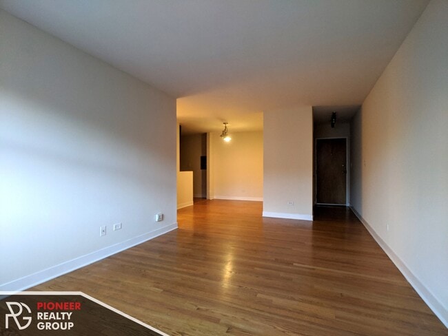 Photo - 643 W Wrightwood Ave