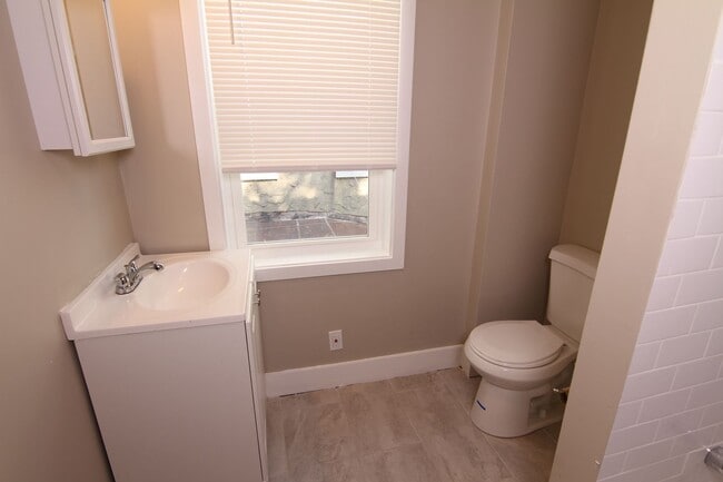 Photo - 1631 Dyre St Unit 1st Floor - Studio - A