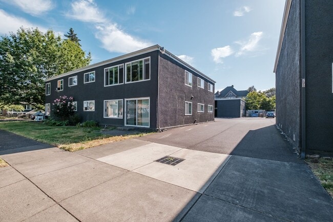 Photo - Beautiful 2 Bed, 1 Bath Second Floor Apartment Near Downtown Albany! Unidad 106-01-205-13