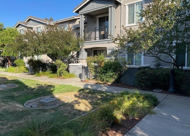 Building Photo - Stunning Ground-Floor 2 bd, 2 ba- Danville... Unit 211 Rental