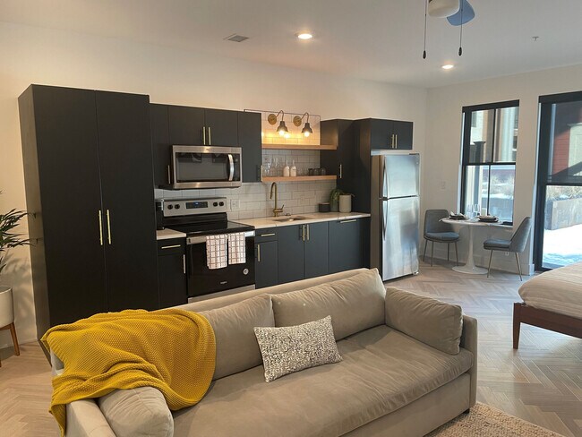 Photo - BROADWAY 385