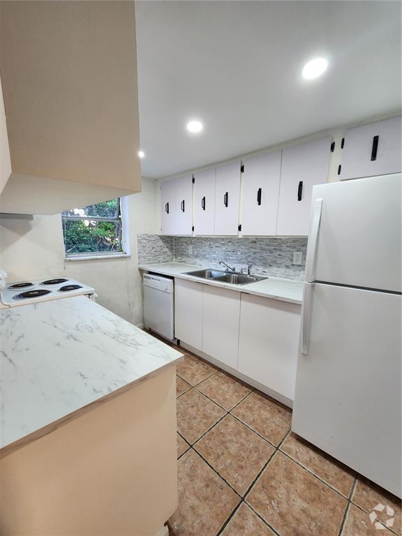 Building Photo - 1100 NE 9th Ave Unit 203 Rental