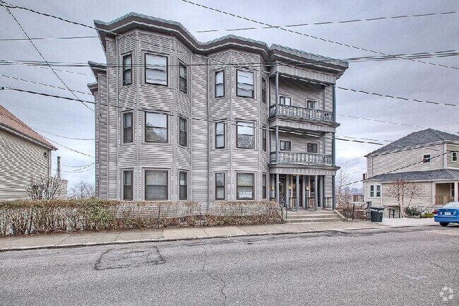 Building Photo - 90 Gladstone St Unit 1 Rental