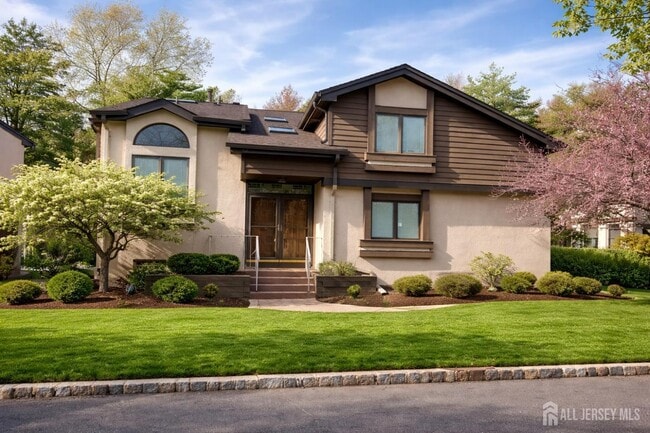 Building Photo - 537 Sayre Dr