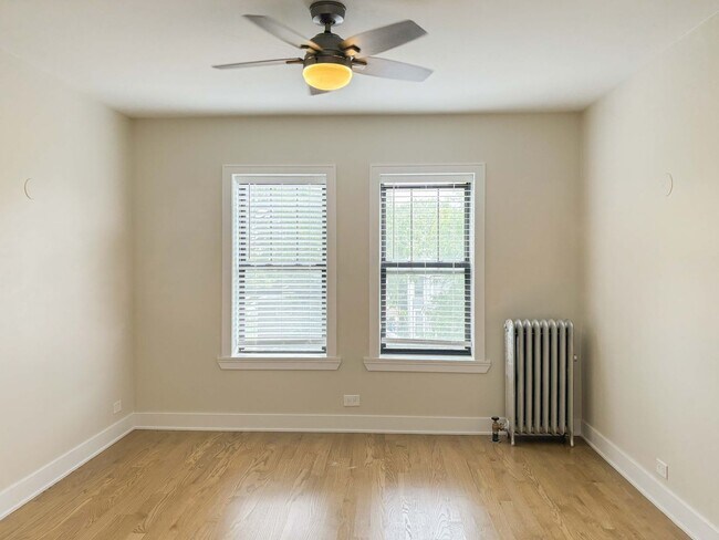 Photo - 4604 N Winchester Ave Unit 3-C