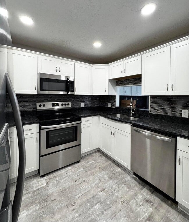 Building Photo - 404 Bainbridge Ct Unit D3 Rental