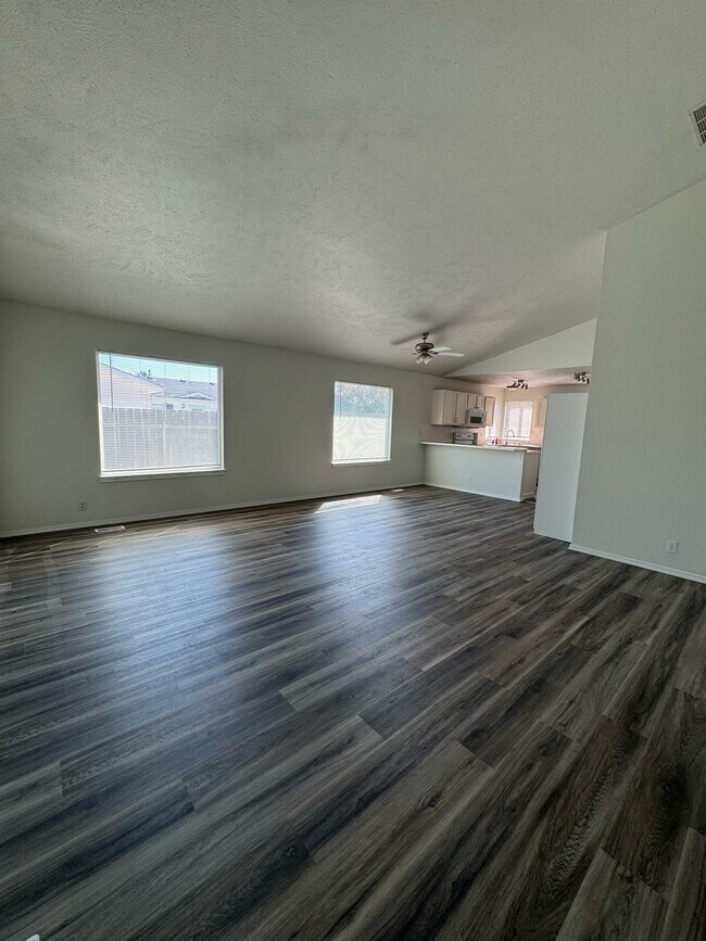 Photo - 935 Garrett St