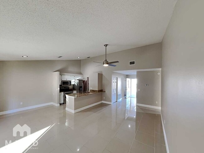 Photo - 8310 Clermont St