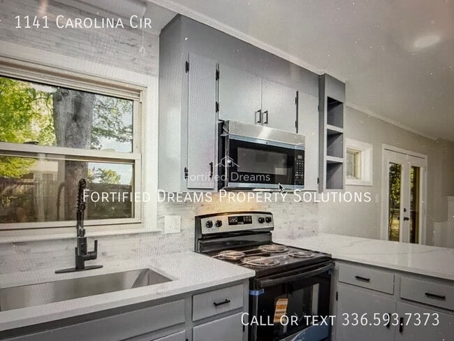 1141 Carolina Cir