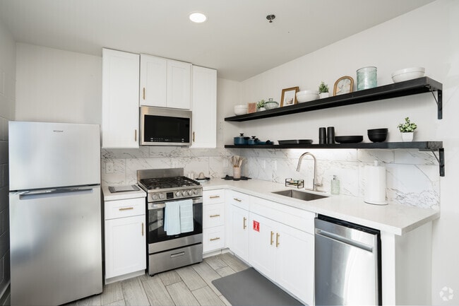 1BR, 1BA - 409SF - Kitchen