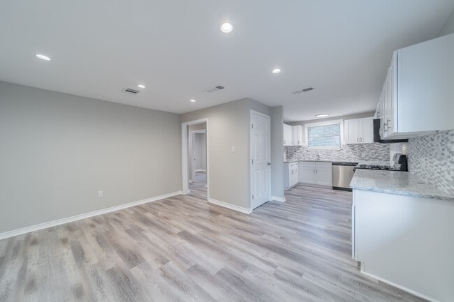 Photo - 5739 Skylane Dr
