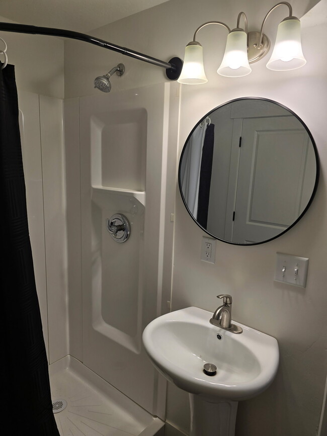 Photo - 151 E 730 N