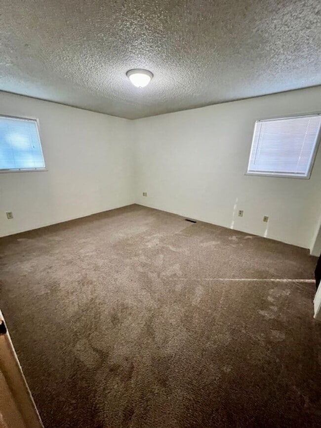 Photo - Spacious 2 Bed / 1.5 Bath Triplex in Quiet Clarkston Neighborhood – Pet Friendly! Unit C
