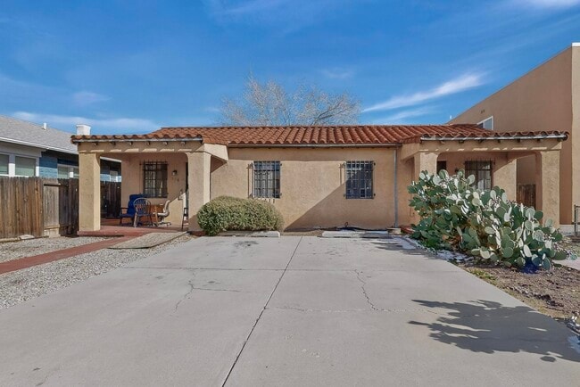 Photo - 116 Columbia Dr SE