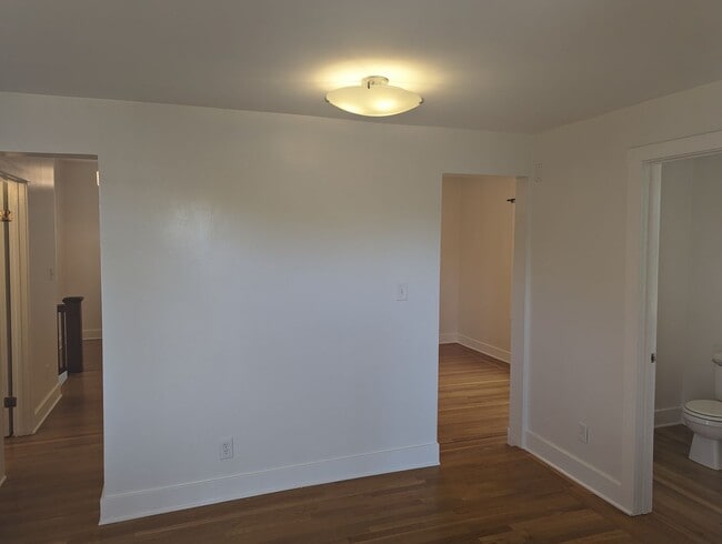 Photo - COMING SOON-A sunny top floor flat, 3 bedrooms, 2 bathrooms, living room and large kitchen with p... Unidad B