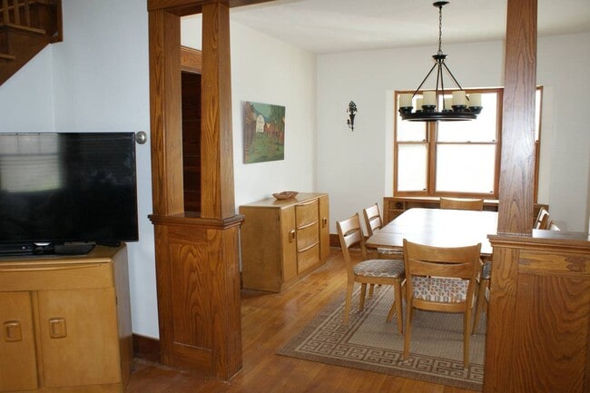 Photo - 319 Bridge St