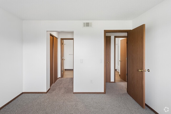 2BR, 2BA - 1,000SF - Bedroom