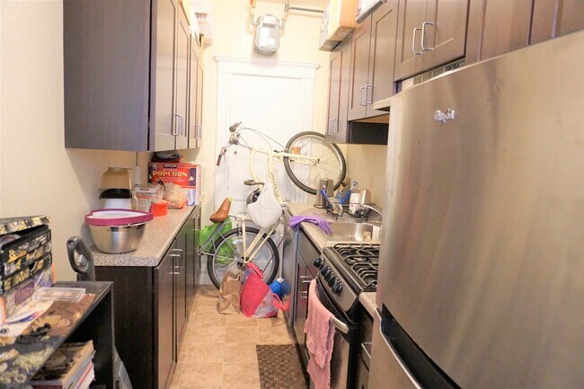 Photo - 220 Kelton St
