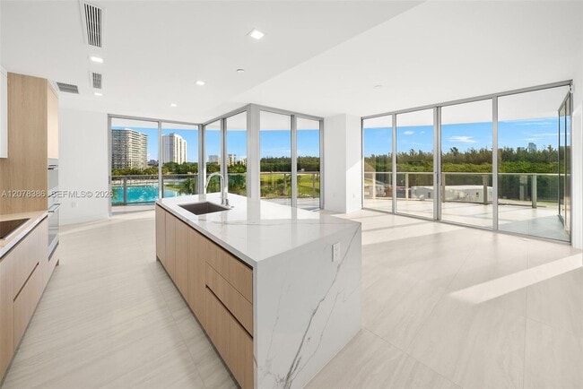 Building Photo - 2411 Laguna Cir Unit 311