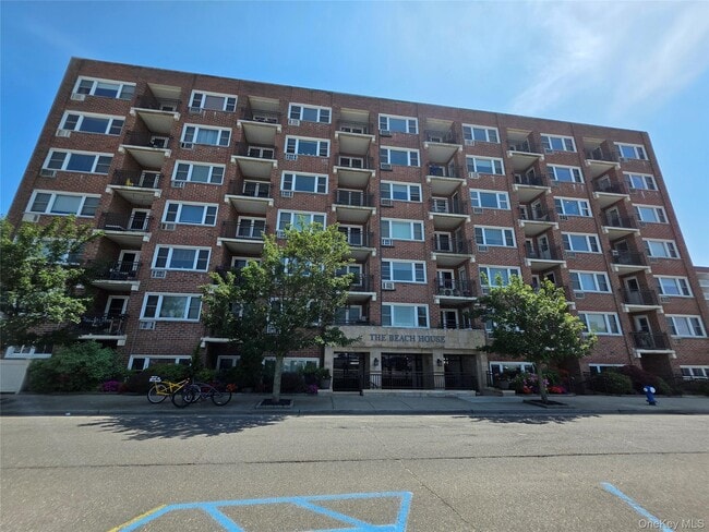 Building Photo - 740 E Broadway Unit 3E Rental