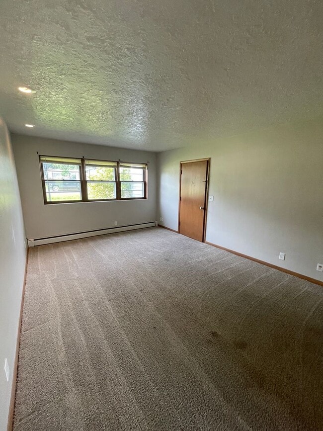 Building Photo - 1344 Meadow Ln Unit B Rental