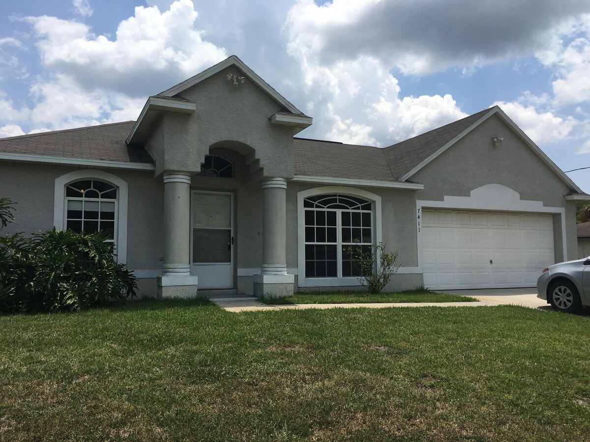 Photo - 7411 Carillon Ave