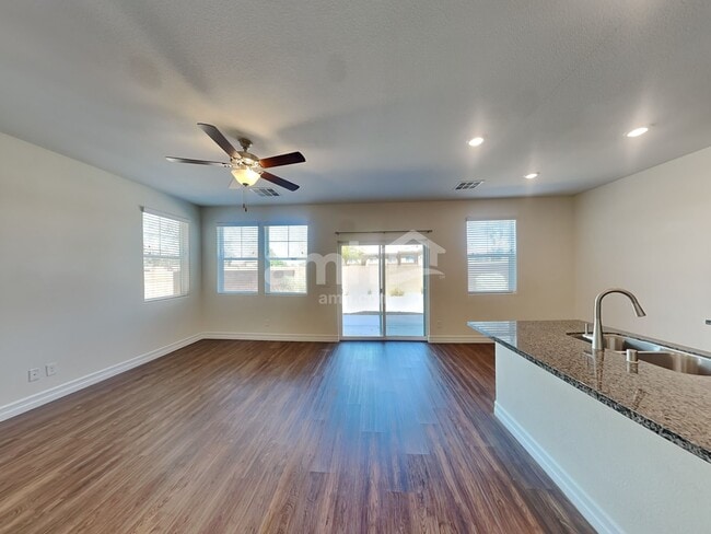 Photo - 960 Nero Ave
