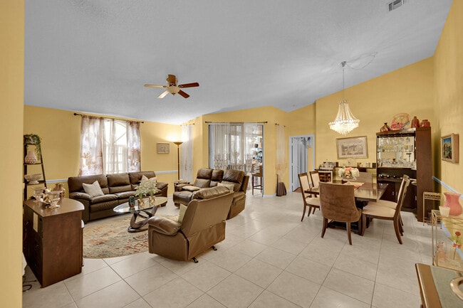Building Photo - 5379 Verona Dr Unit H Rental