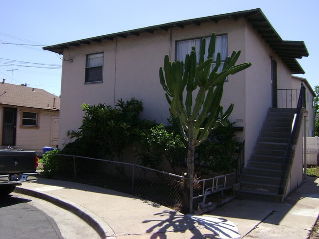 Upstairs 2 Br1 Ba apartment Old Town - 3895 Harney St Unit 3895 Harney St upstairs