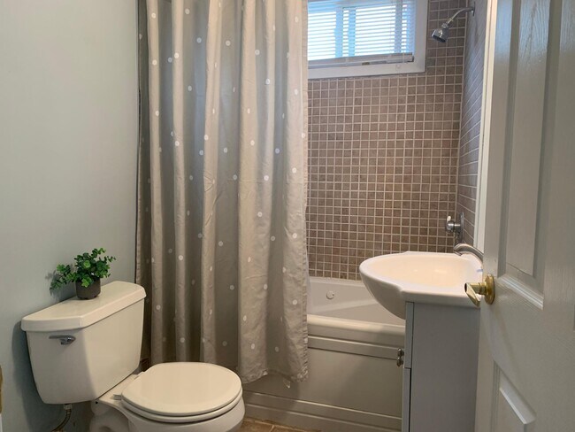 Photo - 527 Ashmont St