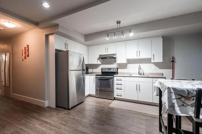 610 6th St E Unit 2 Bedroom Half-Basement Suite