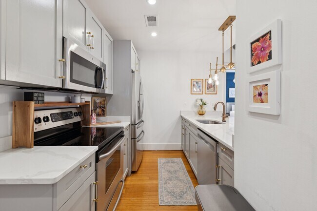 Kitchen - 1440 Church St NW Unit NW101