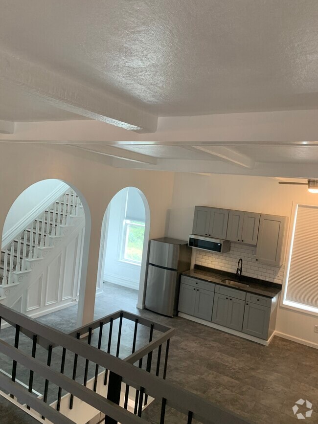 Building Photo - 39 Dilworth St Rental