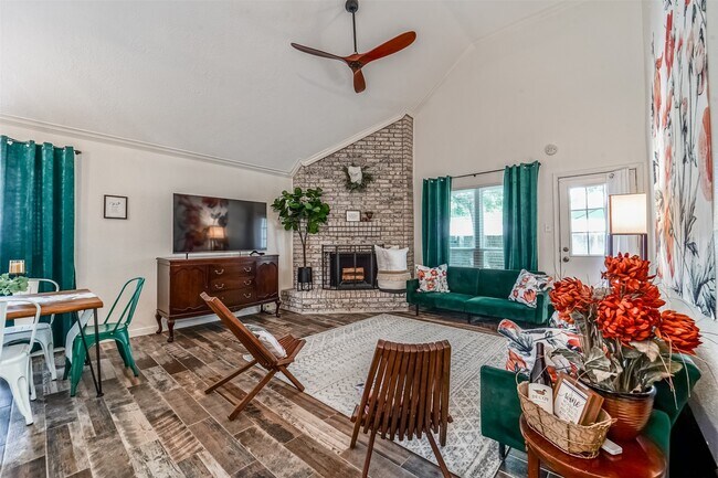 Photo - 718 Regency Ct