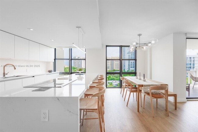 Building Photo - 1121 Crandon Blvd Unit E702 Rental