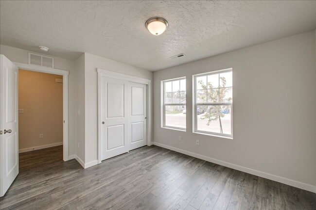 Photo - Beautiful 5 Bedroom Home in Nampa, Great Location!