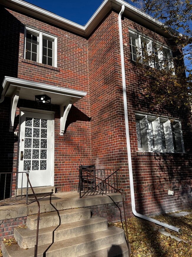 Building Photo - 115 E Cedar Ave Unit 1